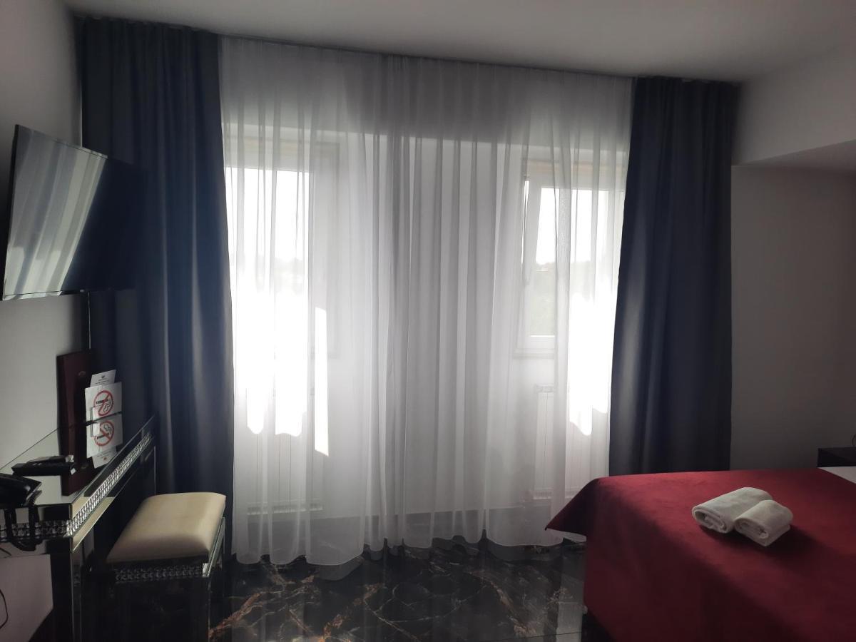 Hotel Prunk Sezana Luaran gambar
