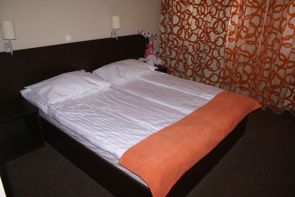 Hotel Prunk Sezana Luaran gambar