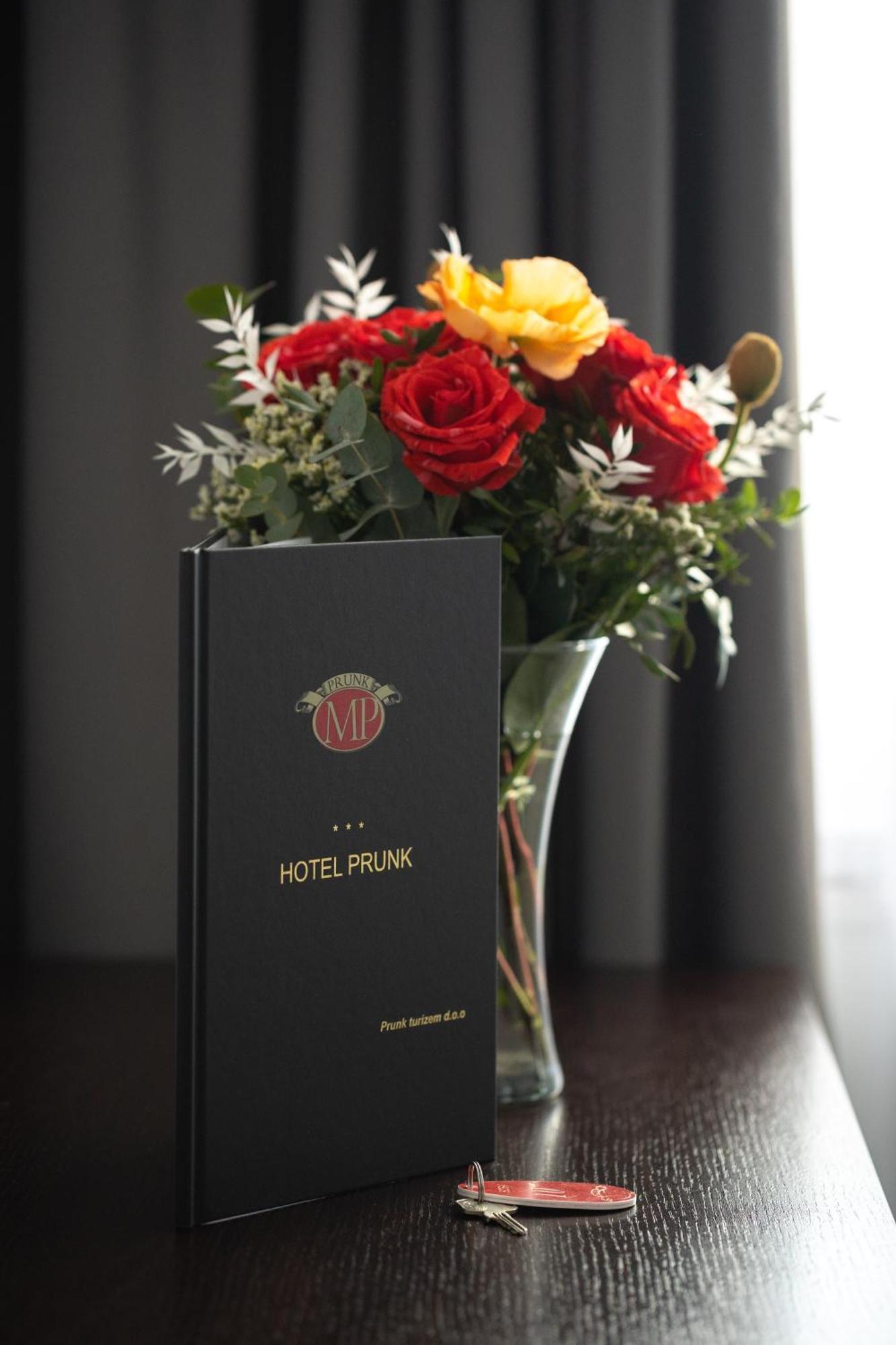 Hotel Prunk Sezana Luaran gambar