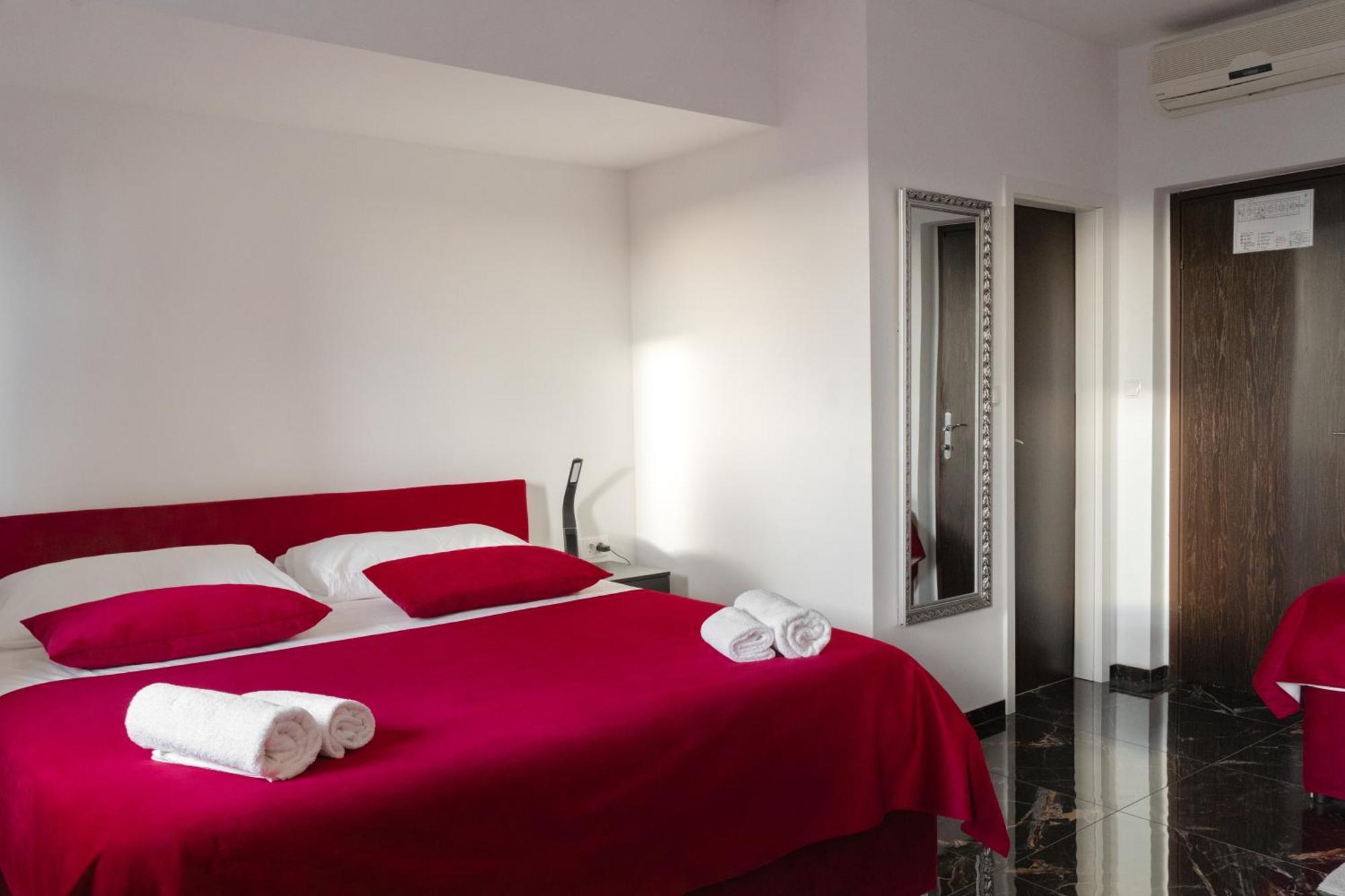 Hotel Prunk Sezana Luaran gambar