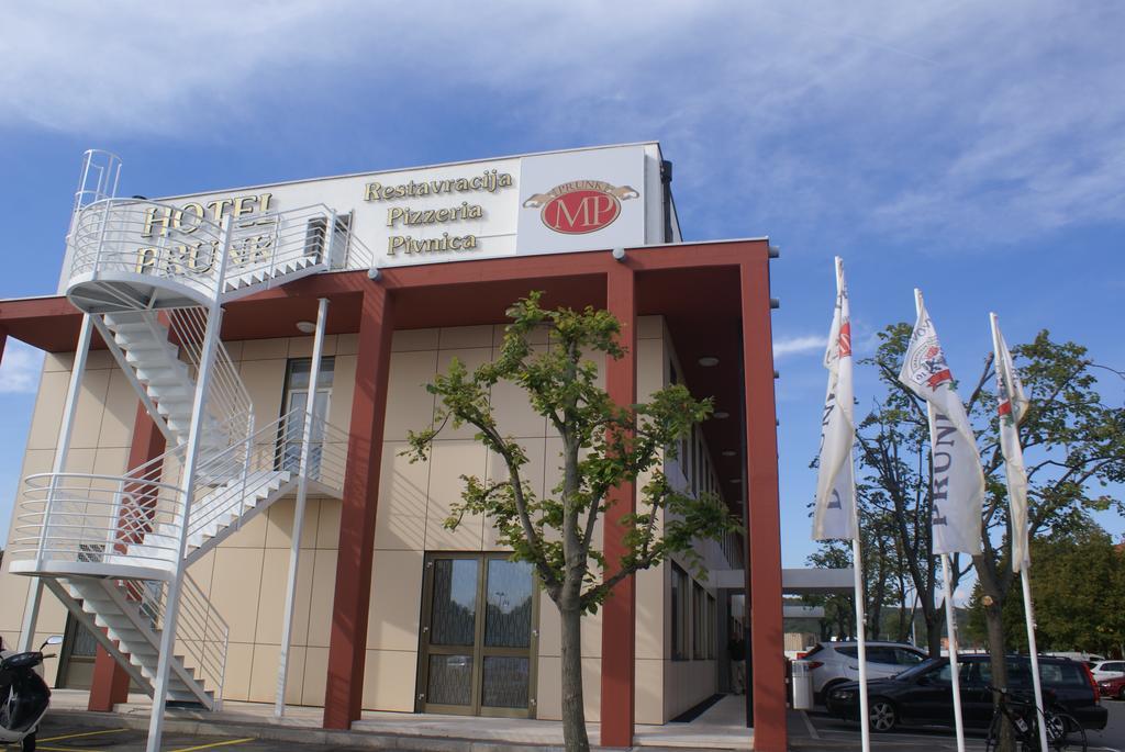 Hotel Prunk Sezana Luaran gambar